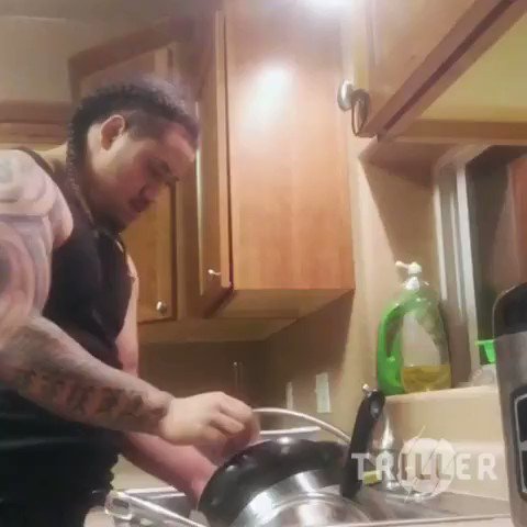 RT @dariuces: nikki bella in john cena kitchen on that one episode of total divas after she cooked him dinner https://t.co/A6advj4Ukk