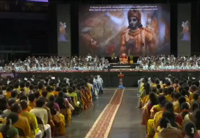 10 thousand people read Bhagavad Gita together in America, recited verses on the occasion of Guru Purnima