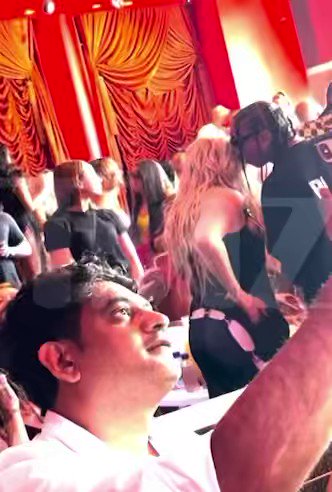 RT @support4avril: Avril Lavigne and Tyga at the Encore Beach Club in Las Vegas last Saturday via TMZ. https://t.co/23sZGFgjs4