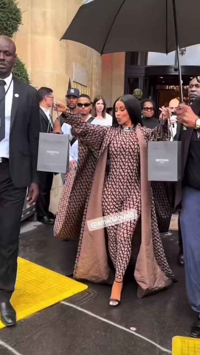 RT @j_moore19: Cardi B Leaving A Shop In Paris and talks about American Paparazzi https://t.co/451eMVZvI1