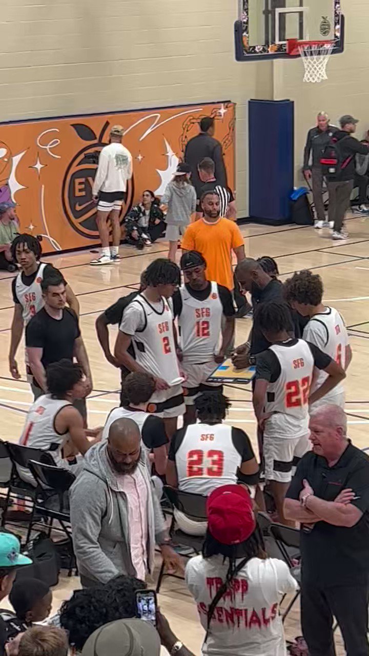 Bleacher Report on Instagram: LeBron and Rondo coaching up Bron's Strive  For Greatness AAU team 🚀🔥 (via @krystenpeek, @br_hoops)