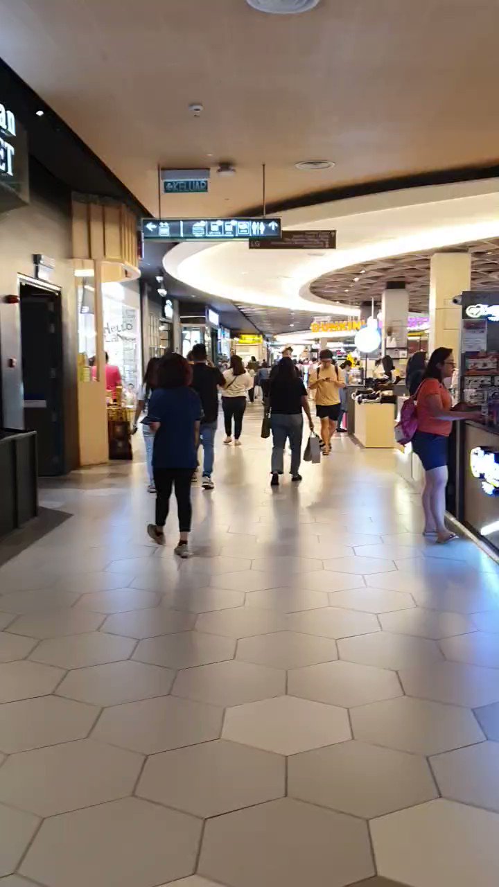 ezer-on-twitter-walking-the-mall-to-lose-weight-on-the-second-day-of