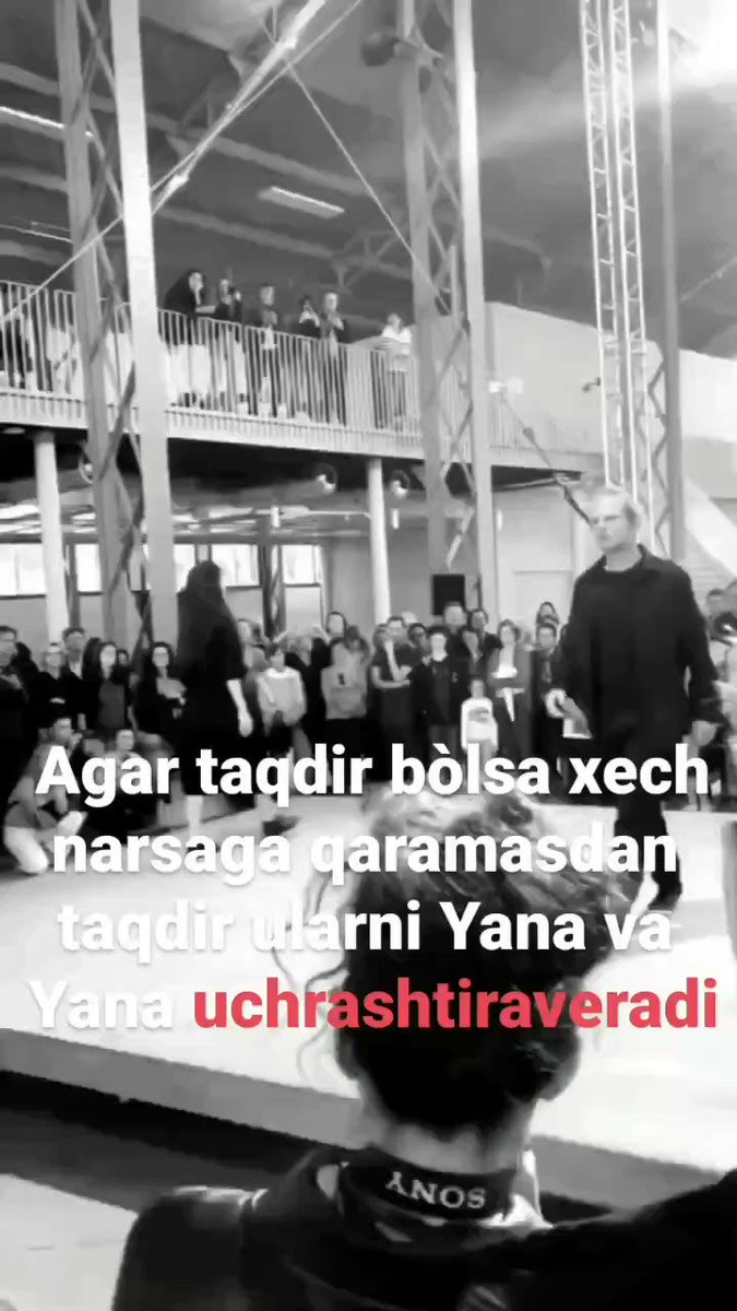 Porno er xotinining oyoqlarini zorlik bilan yoyadi