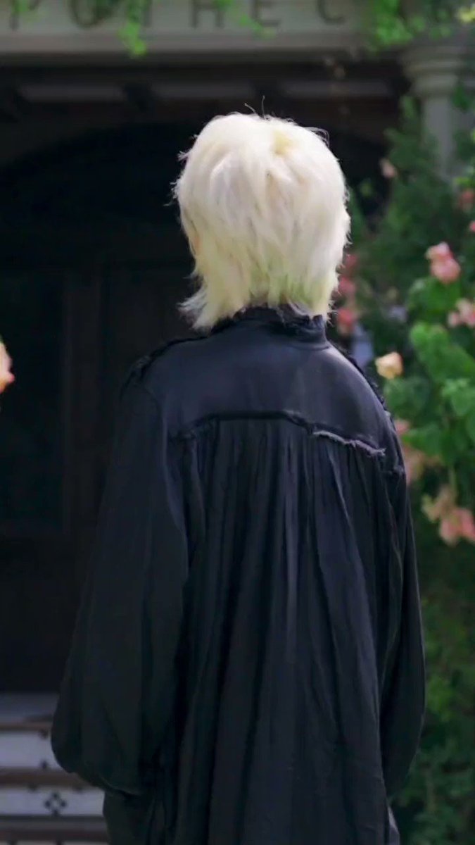 RT @dystopiaTY: Giving Rhaegar Targaryen waiting for Lyanna Stark at their secret wedding.
https://t.co/OiVVlZFobd