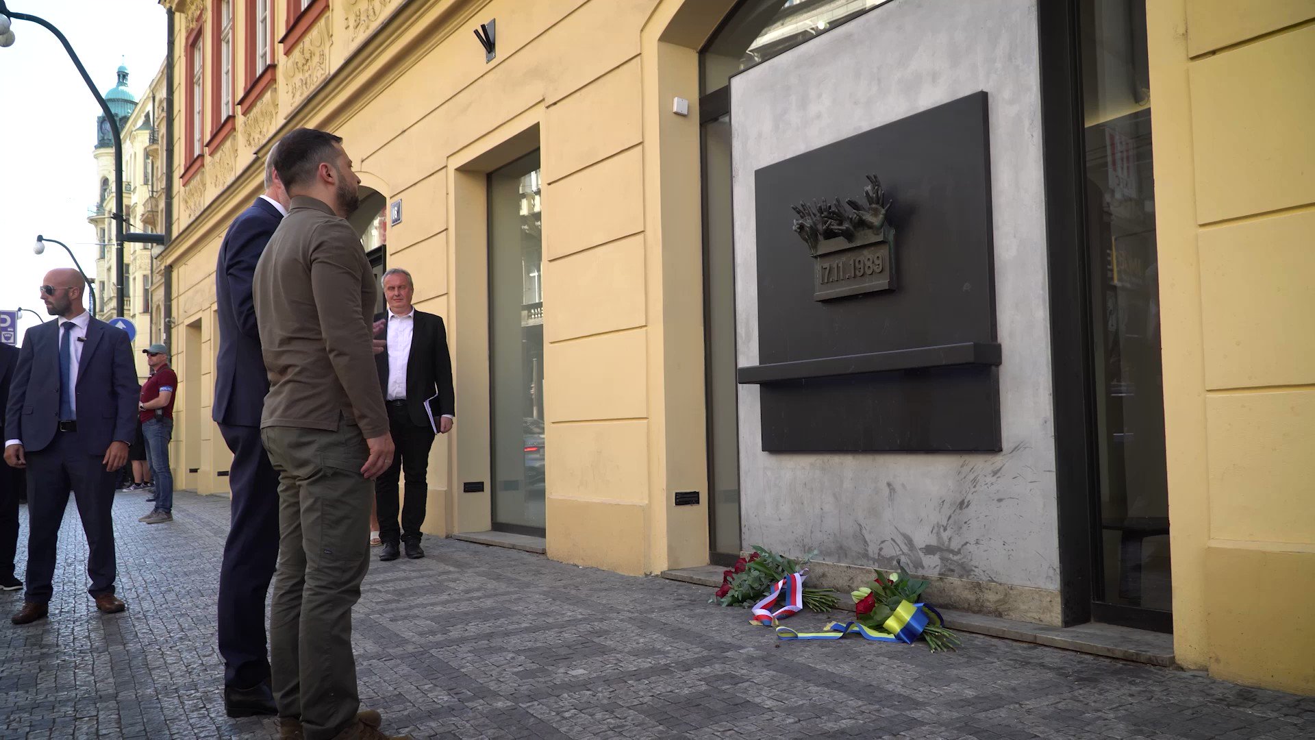 Володимир Зеленський on Twitter: "Меморіал Оксамитової революції в ...