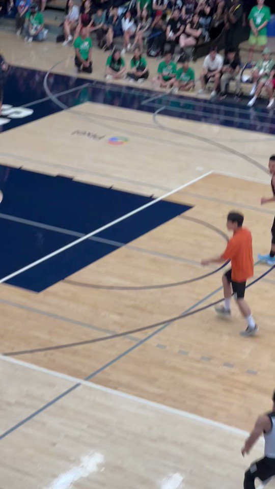 RT @KrisReports: JEREMY LIN BLOCKS UNCLE ROGER
@JLin7 @MrNigelNg @CCYAA https://t.co/xysmH6pxjg