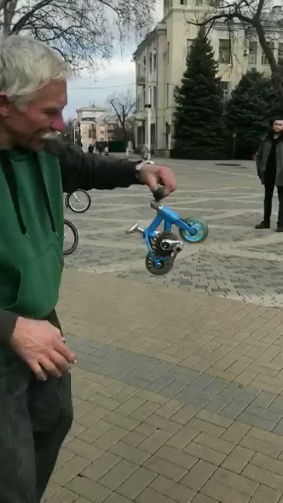 RT @Enezator: world's smallest bike https://t.co/e4V8osPVf3