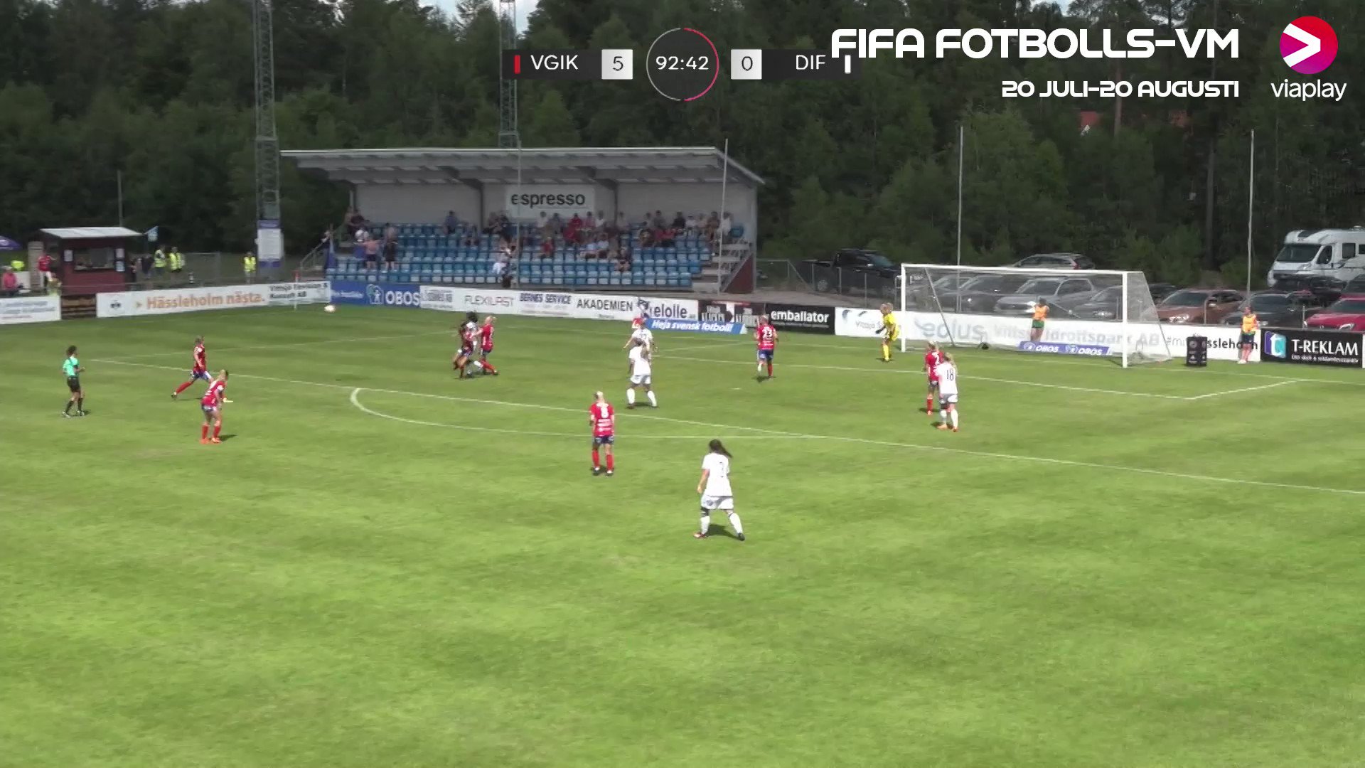 Djurgården får in ett tröstmål!

Lova Lundins skott ställer Vittsjö-målvakten. I och med det fastställer hon slutresultatet.”