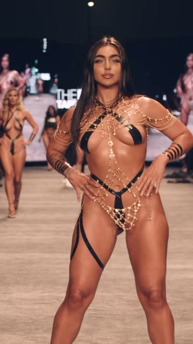 Me or a Play Station 5? https://t.co/AF5PklCGlP