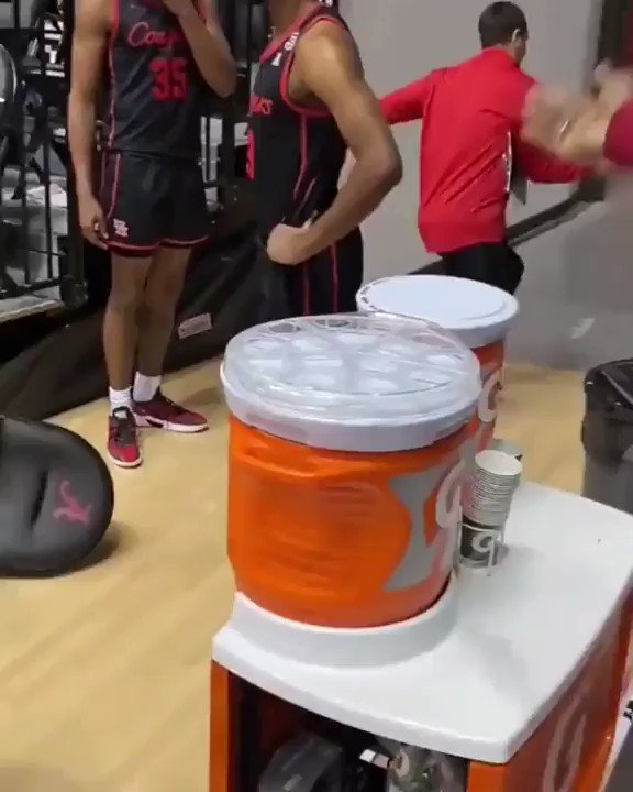 RT @InsaneRealitys: Jamal Shead cleaning up after his squad following a controversial loss to Alabama https://t.co/MD9C71dg5p