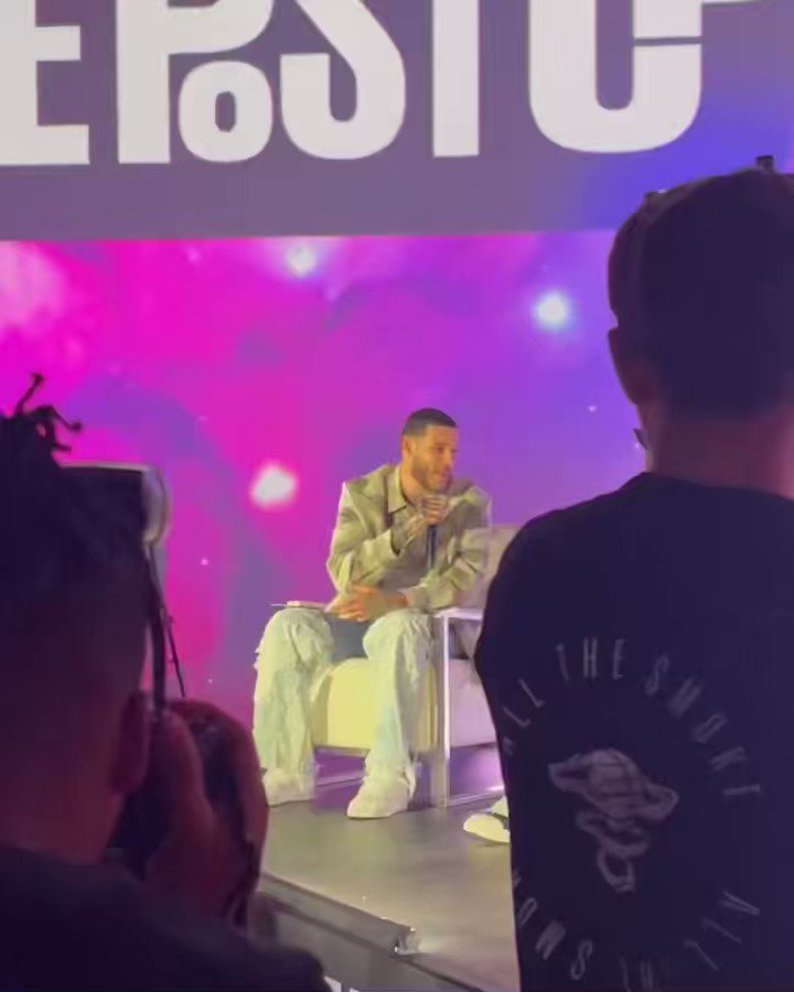 RT @2Cool2Blog: Lonzo Ball spotted freestyling for the people on a Biggie beat. How did he do ? https://t.co/Vi3NyT8LIF
