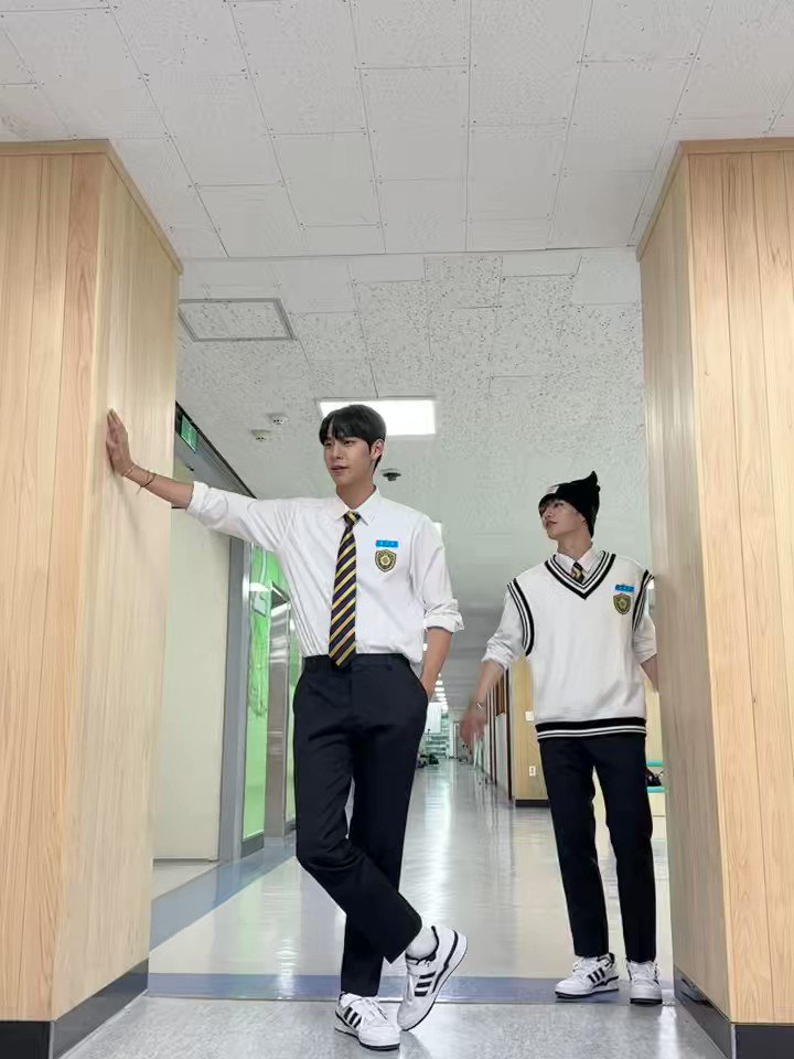 Redstart ENM (레드스타트 이엔엠) on Twitter "[레디_time⏰] 😎 (ft.🐈‍⬛) 홍건희