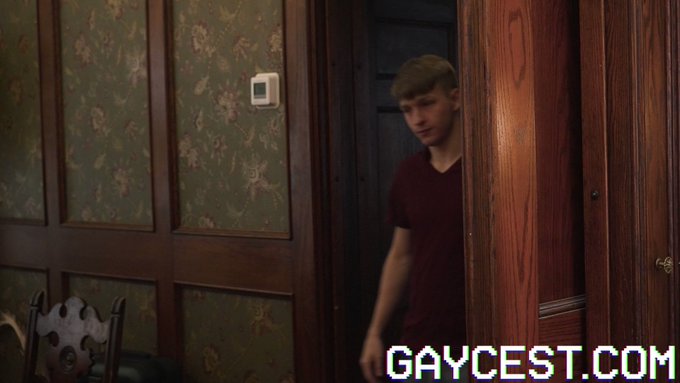 I'm in my study with my assistant/lover @ColeBlueXXX and my horny son @NoahWhitexxx 

https://t.co/LQMaqiGJ4m