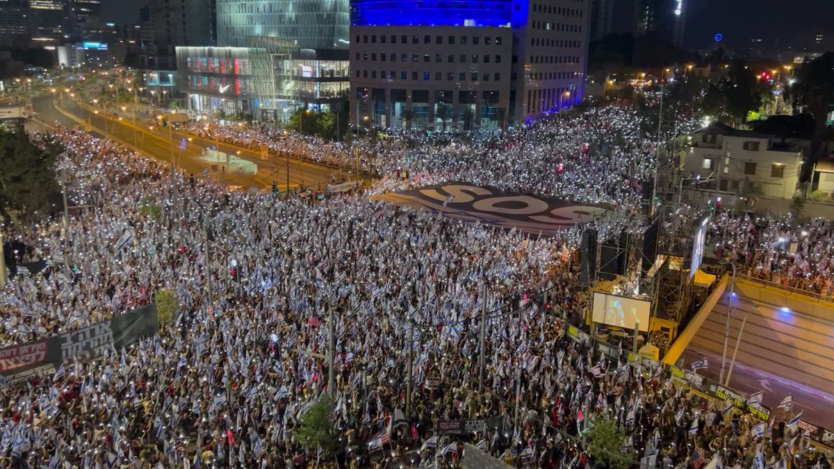 RT @ashoswai: Tel Aviv now! Pro-democracy protest in Israel. https://t.co/DPmPvYxTqA