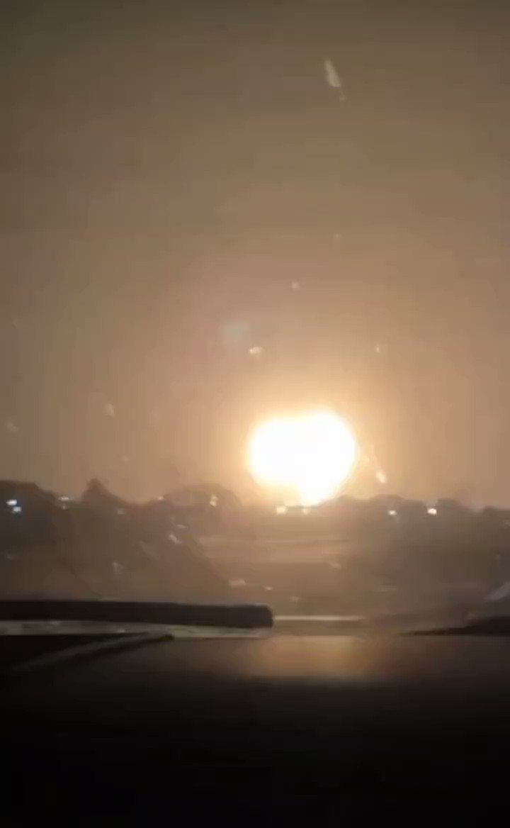 RT @Neo19890: Fires that are still burning and many explosions at the Dow Chemical Plant in Plaquemine, Louisiana. https://t.co/pT68Rp29DD