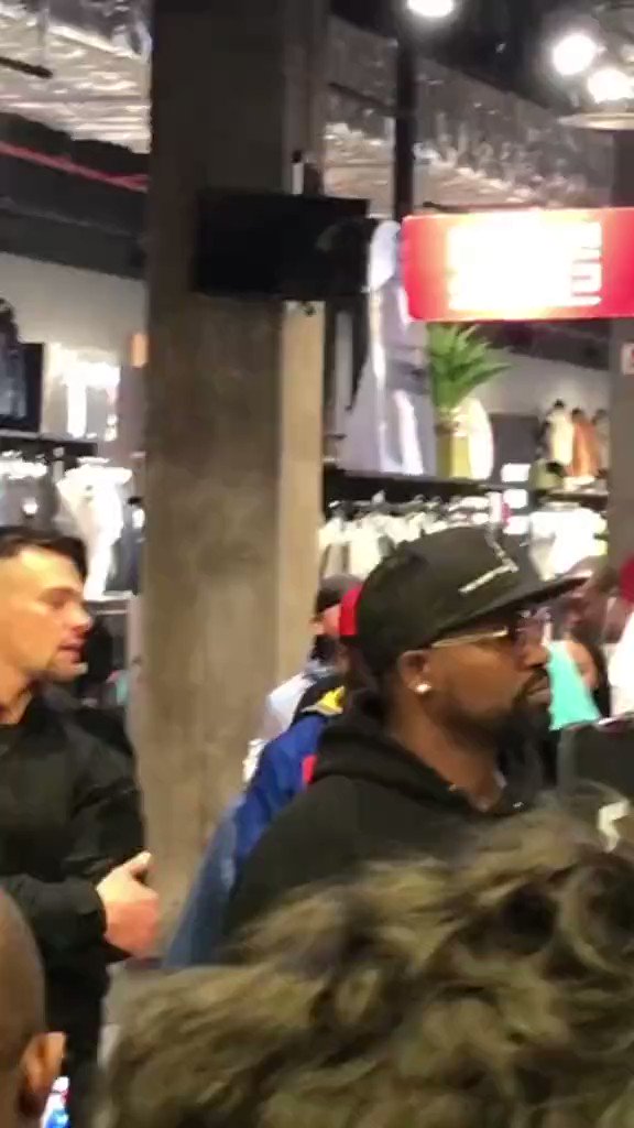 RT @pmcafrica: Floyd Mayweather shopping at Markham https://t.co/QYjkfsapR8