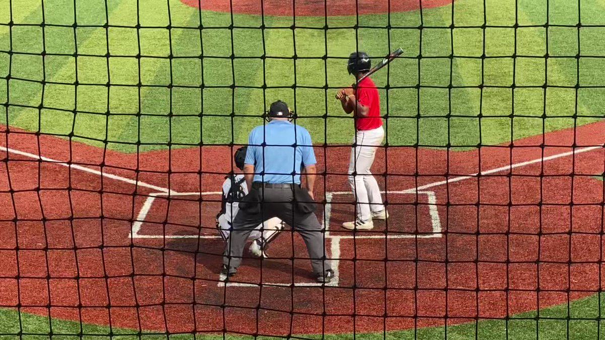 Back to back RBI 2B by Lucas Niemeyer and Kevin Moore give the Louisville Vipers a 2-1 lead in T4 over BG Bruins. #16uBGB https://t.co/9YrjE5mMtp