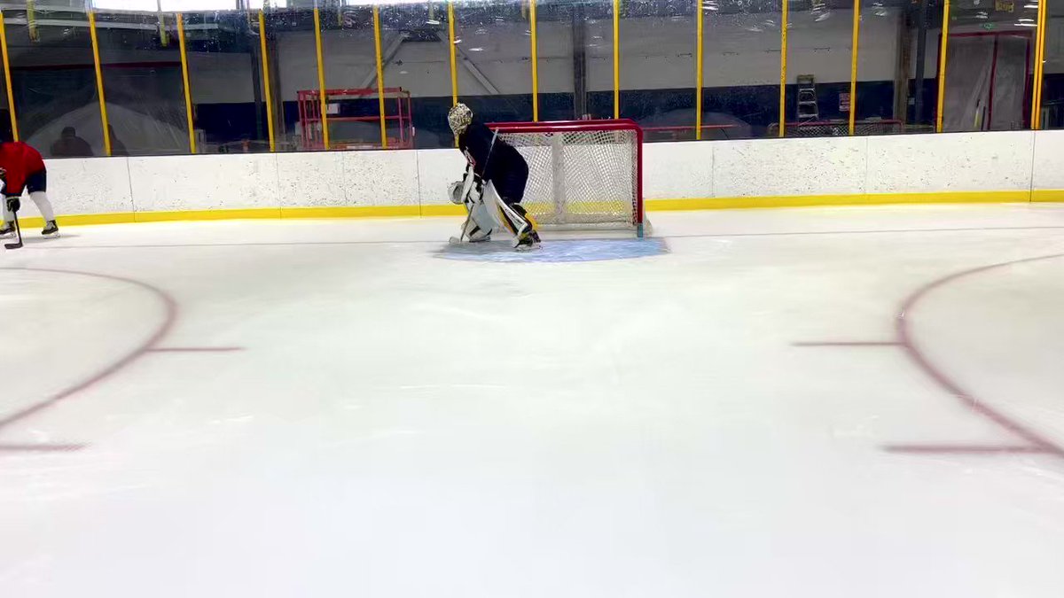 Brandon Bussi of the Boston Bruins focusing on keeping his balance with a precise anchor foot c-cut. #GetBetter https://t.co/leOzWT10gf