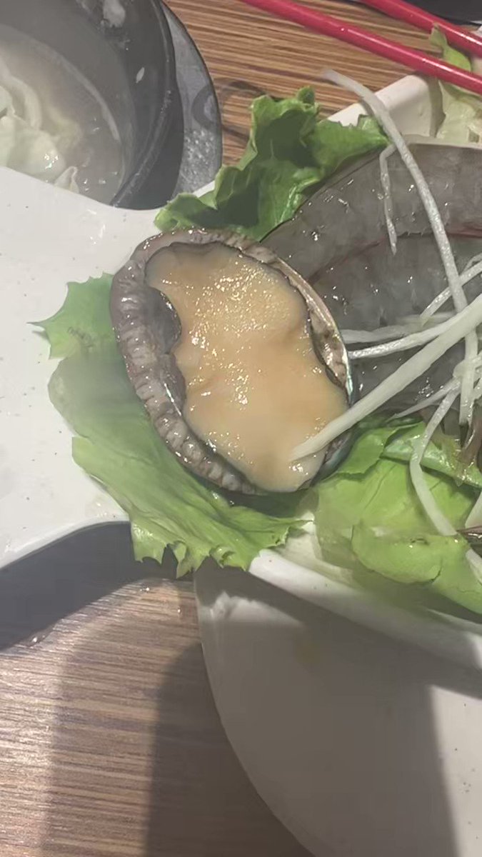 來喔喔…..吃鮑魚啦… 🤣 https://t.co/GTZjZB9HEg