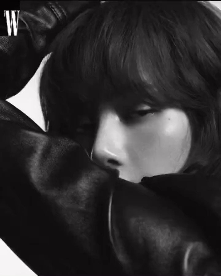 RT @super_manoban: THIS PART!!! SHE'S THE DEFINITION OF PERFECTION

#LISAXCELINE
#LISA https://t.co/2OaQjhqLeC