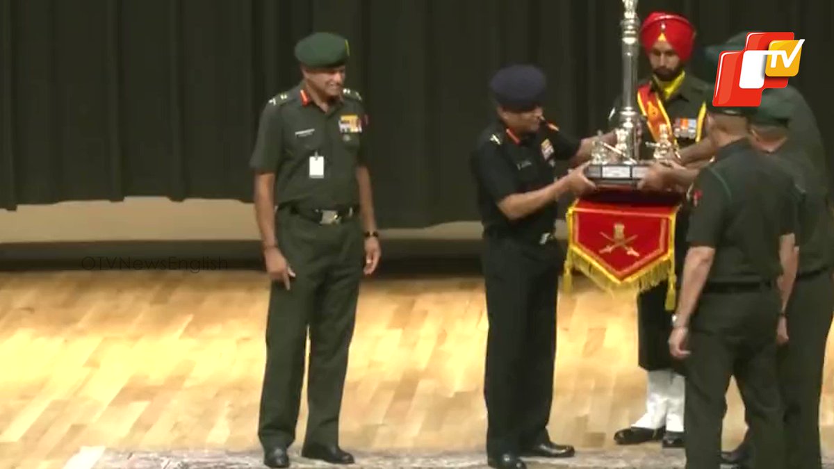 Indian Army Chief General Manoj Pande felicitates jawans of Tri-Services Contingent who participated in the Bastille Day Parade in France on July 14

#BastilleDay #IndianArmedForces https://t.co/Fc0BPjML0y
