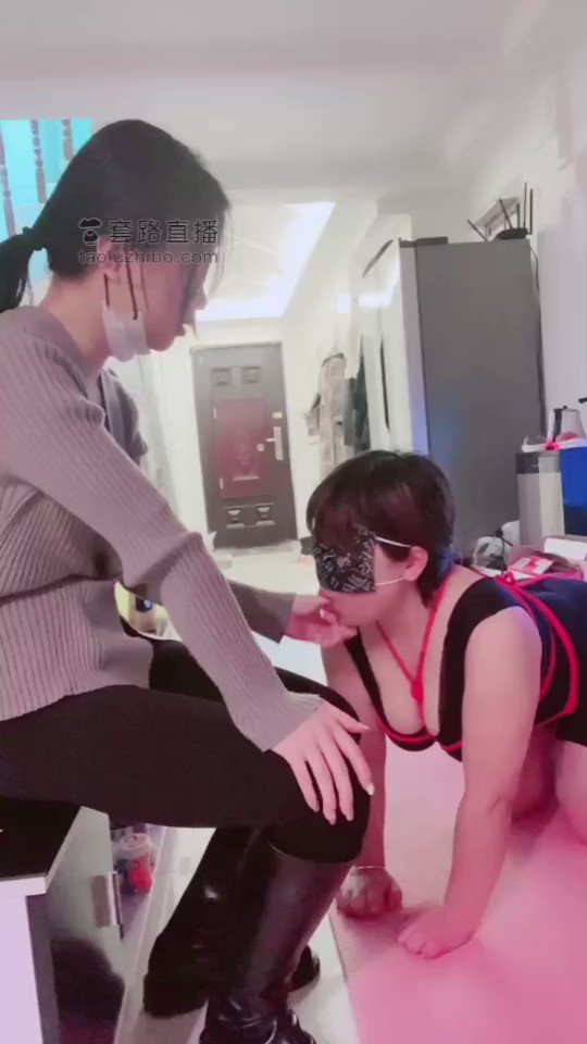 性感女王，调教男奴，跪爬，坐脸，滴蜡，坐骑，凌辱，舔脚，言语羞辱，完整版己上传电报，个人资料里面个有链接。     