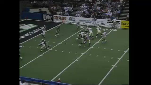 From the @kare11 archives on May 4, 1996: The Minnesota Fighting Pike of the Arena Football League lose 59-43 in their Target Center home opener to the Iowa Barnstormers and QB Kurt Warner (#13).

Minnesota is getting a team in the new AFL next year! @LeeHuttonIII @STLRamsHistory https://t.co/ZWBktmldsE