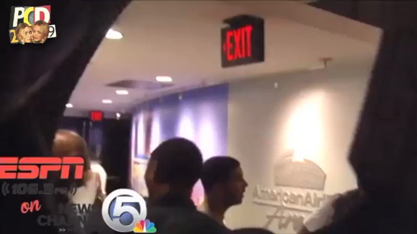 RT @pcd2009: drake was turned away from the miami heat locker room: https://t.co/o7uJwmitPj