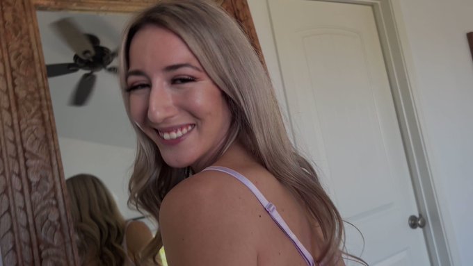 @sweetsophiax shows me just how many licks it takes to get to the center 🍭 This video and many more like<a class="tags" href="/tag/sweetsophiax">@sweetsophiax</a><a href="/tag/mick50"class="tags"><span>#mick50</span></a>