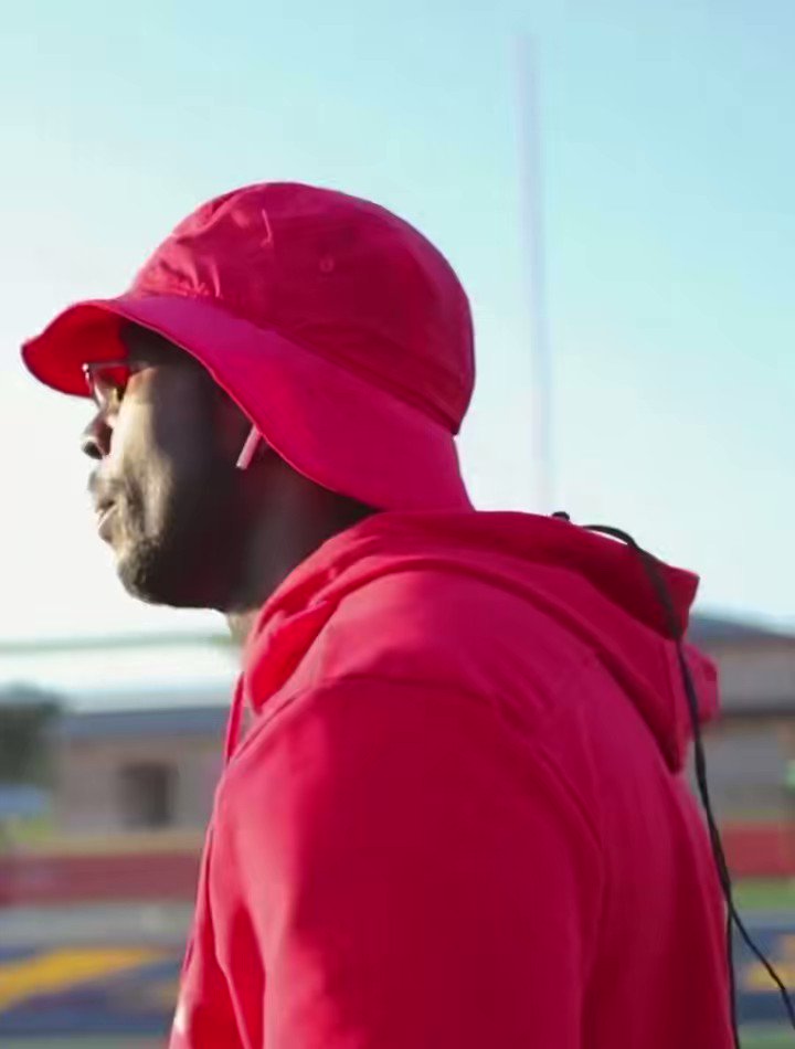 Off-season Clinics year 3 a wrap @SkysTheLimitWR “Big benjimans like the Pittsburgh Steelers…Deezy, you got it…Robert Kraft sent the jet for us, that there was patriotic…you would think we lived in Baltimore, the way they raving bought the latest product…” - Drizzy #iNEEDit https://t.co/rLN1MWAcBe