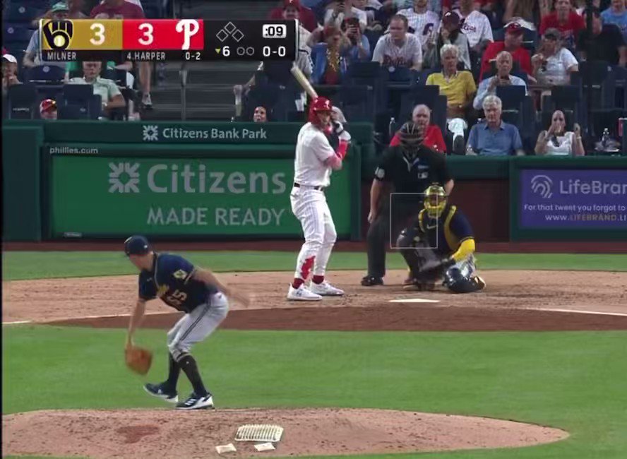 RT @nut_history: Bryce Harper with the strangest ab of all time https://t.co/AThsEA8snu