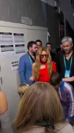 RT @shakirastuff_: Shakira and Danna Paola at the #PremiosJuventud tonight!
https://t.co/wXQfuSV2EZ