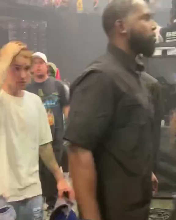 RT @JBCrewdotcom: Another video of Justin Bieber spotted at Drake’s concert in New York. (July 18) https://t.co/7kNeitppbY