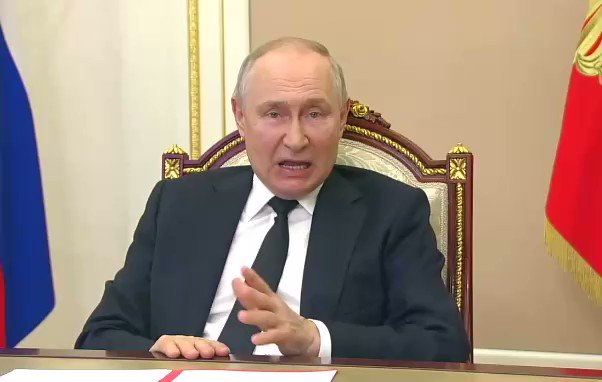 #BREAKING – Unleashing aggression against Belarus will mean unleashing aggression against Russia - #Putin
The President of #Russia also stressed that Belarus is part of a union state.
This comes after #Poland has moved it's troops to the border with #Belarus. https://t.co/xnZQVwm2lL