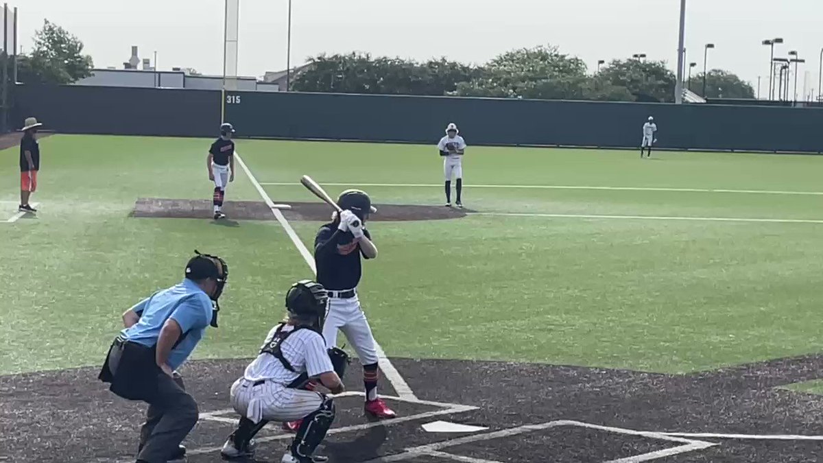 .@DTigerBaseball Dobbs’ Brock Windham (@brock_windham) makes a nice catch on a line drive and fires over to first for a double play. #FiveToolDefense 

Maud (TX) 2025 #uncommitted 

#FiveToolWS 

Profile: https://t.co/5MzfG67I6e https://t.co/EU6I5XE958