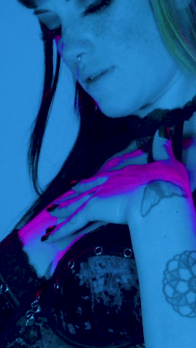 Probably my favorite scene yet, and that's saying something. New new with @x_crushed coming tonight https://t