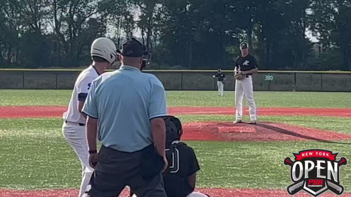 ‘24 RHP Ryan Fitzpatrick (Notre-Dame Batavia) flashed some length down the slope with ability to ride the hip-hinge.

Loose/whippy arm-action produced natural cut that missed bats.

FB: 83-85
CB: 69-72

#NYOpen @ryanfitz0 https://t.co/xYkUJVE4Mv