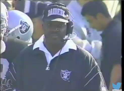 James Jett roasts the Broncos by making an improbable 54-yard TD catch from Jeff Hostetler in the 1993 playoffs.  The #Raiders beat Denver for the third time that season by a 42-24 finale.  #speedkills #RaiderNation the late Todd Christensen & Charlie Jones on the call. https://t.co/bdiLZEKI5s