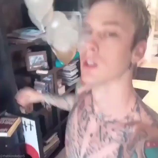 RT @hotelgunner: good morning to the chaotic machine gun kelly I love and just got back https://t.co/lx01zFOnlD
