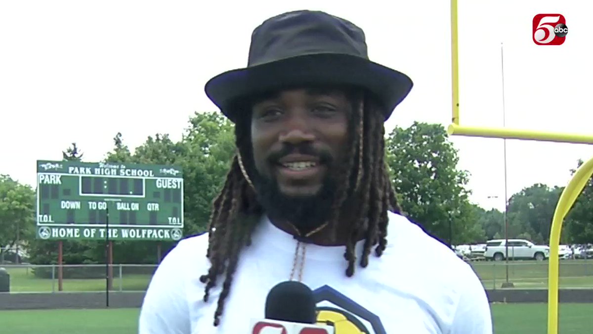 Our @mattkennedyshow caught up w/ @dalvincook today as he was back in the Twin Cities hosting a football camp for kids.

They discussed his return to Minnesota & what lies ahead as he remains unsigned as NFL training camp begin this week.

Full interview:
https://t.co/1QIwBOHi1r https://t.co/oalJ1JTtuj