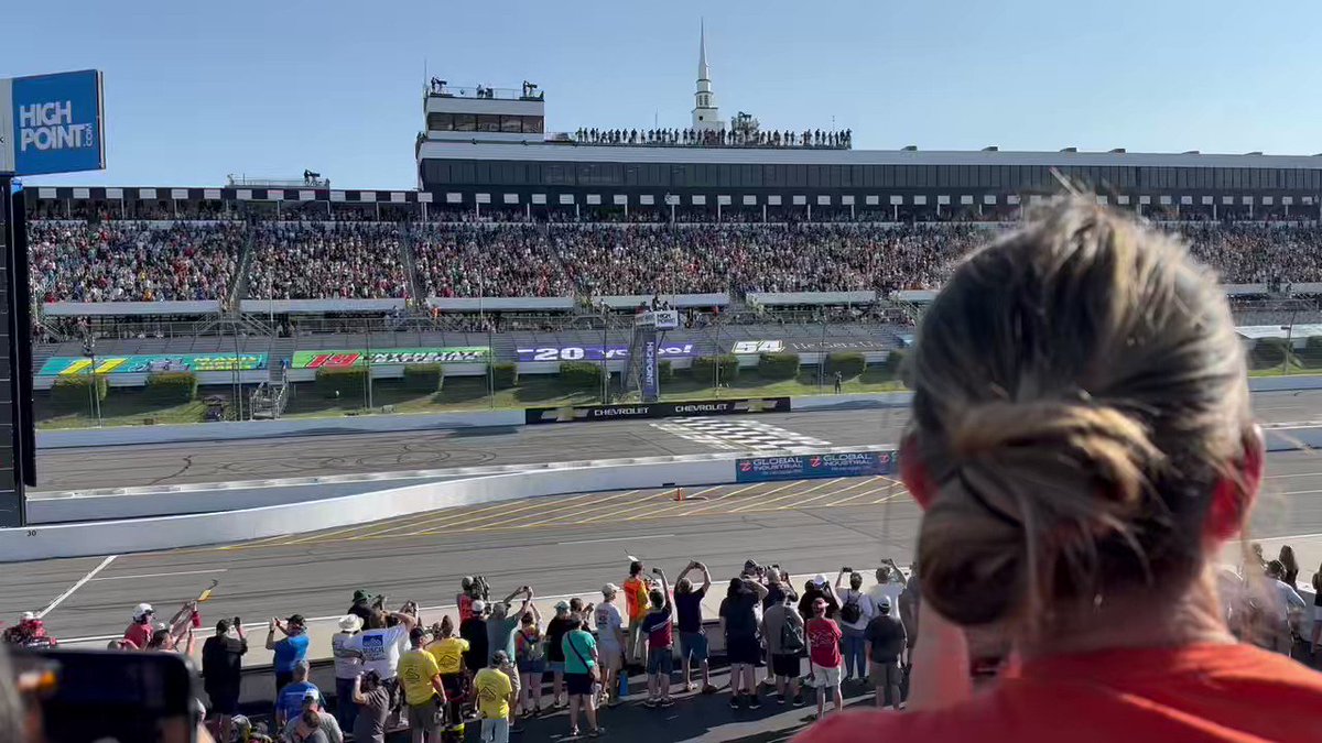 Green flag! @NASCAR_Xfinity https://t.co/luJ6HiQa0s