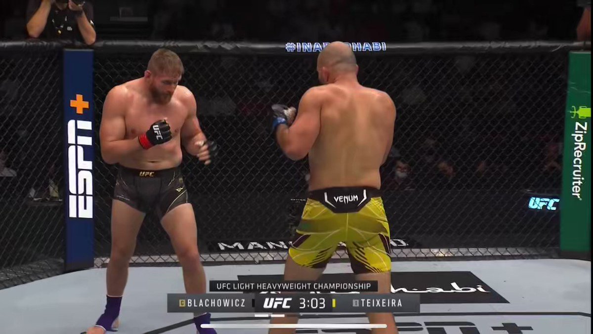 RT @hayjivepicks: Can we all agree if Pereira lands this, Jan is sleeping on the canvas? #UFC291 https://t.co/wkngJRTYUK
