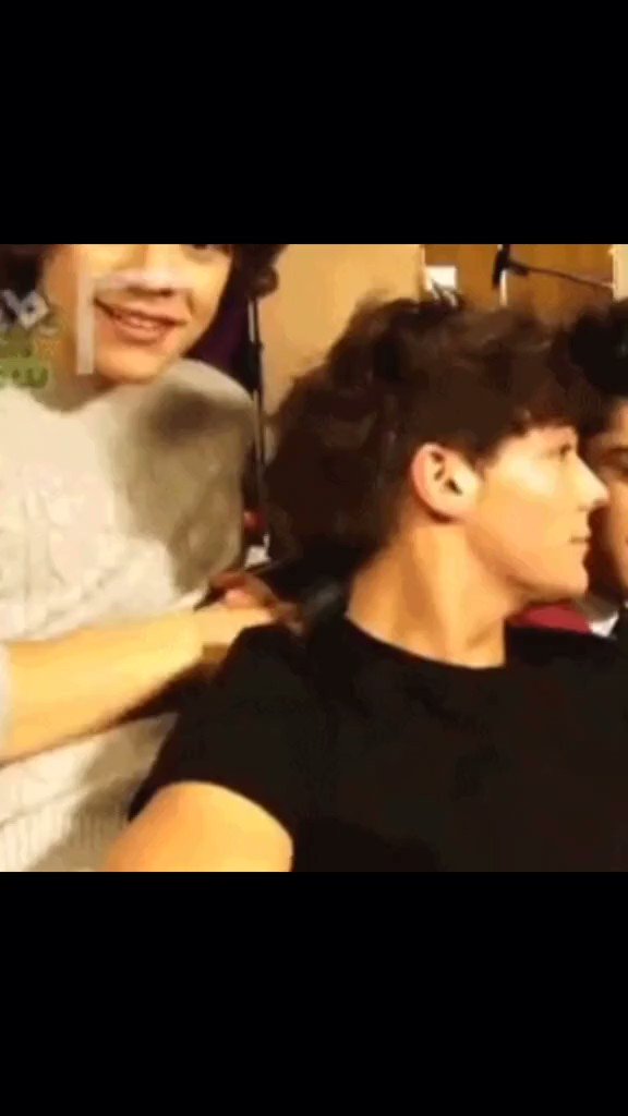 RT @WhyLarryIsReal: they are the definition of boyfriends https://t.co/CgoIq3JSEv