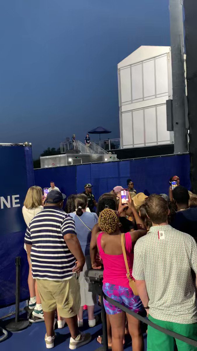 A deep crowd of fans is waiting for Coco Gauff to sign autographs. Fans showed up in droves for the star with Atlanta roots. https://t.co/RkB3qs7aJP
