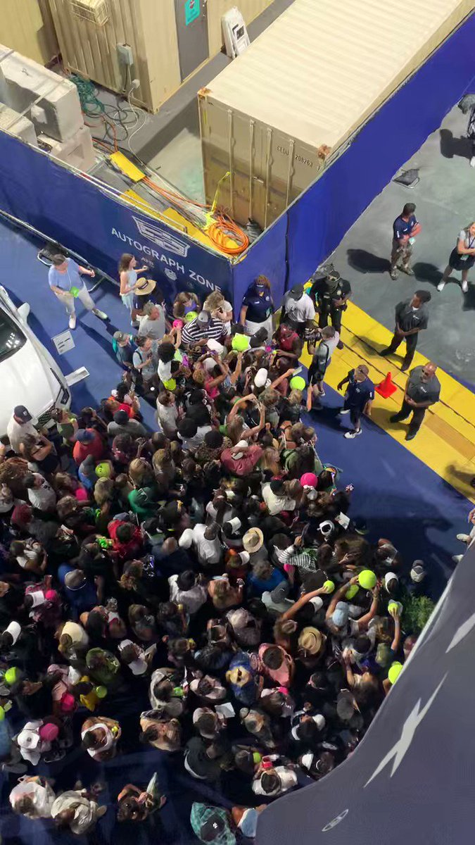 More of the crowd waiting for Coco Gauff at the Atlanta Open. https://t.co/ZGT99zjGeY