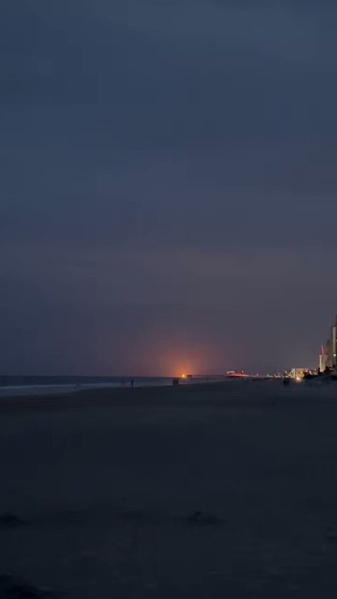 Tonight’s launch as seen from Daytona Beach… #SpaceX https://t.co/0bxHgF7TKi