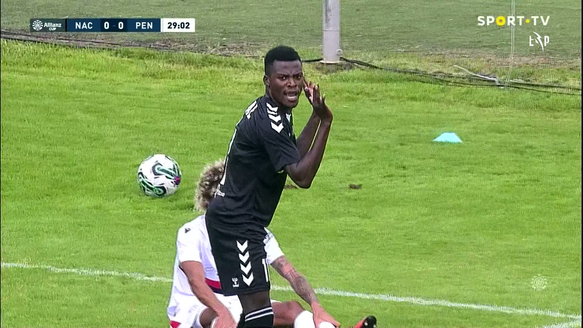 Agressão de Robinho vale dois jogos de suspensão - Penafiel - Jornal Record