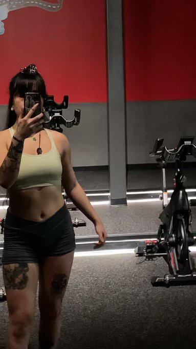 I&rsquo;m so strong now wtf https://t.co/fmTNtaEu4b