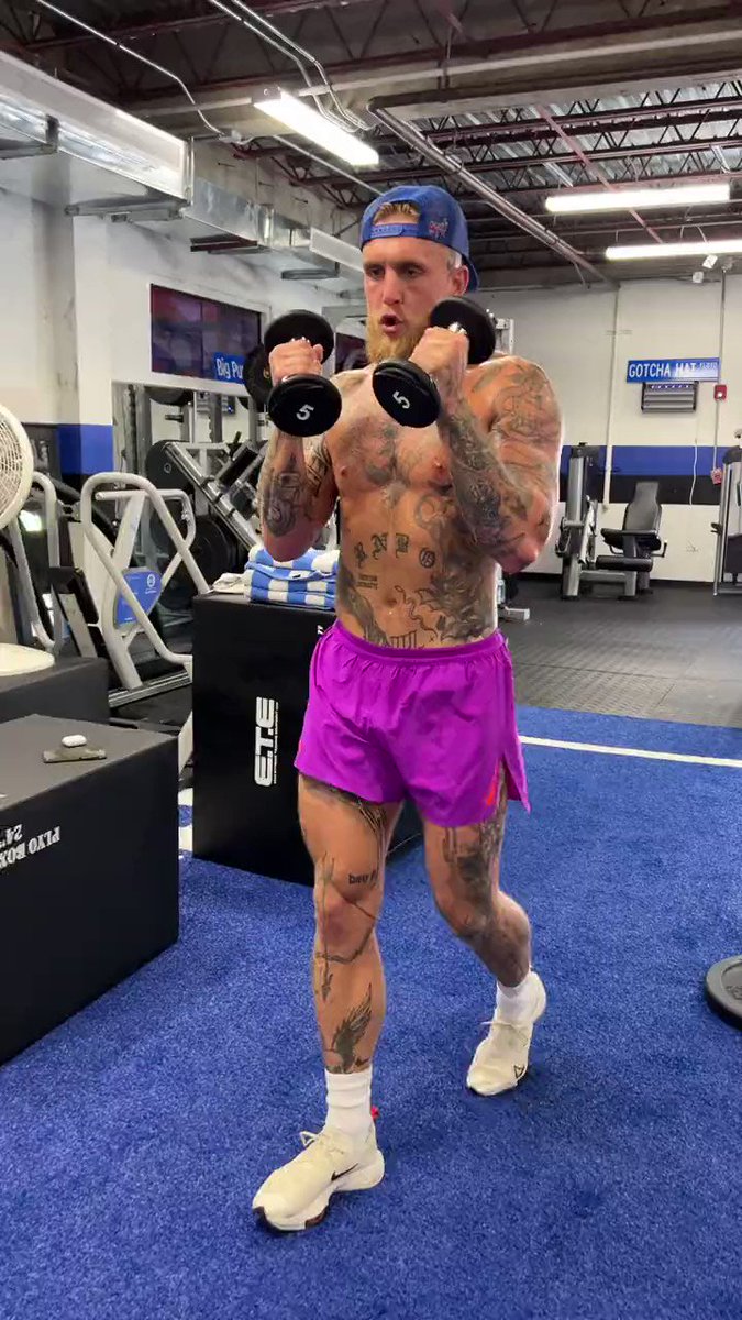 Jake Paul Boxing Workout.
Detailed Breakdown of why this is trash.
1. Punching with weights: everyone assumes weighted punches transfer to boxing, they don't. The biomechanics of a punch is completely different once you add an external load heavier than gloves.
2. Walking… https://t.co/kGMgqCfNwb https://t.co/BIjgPQvFBc