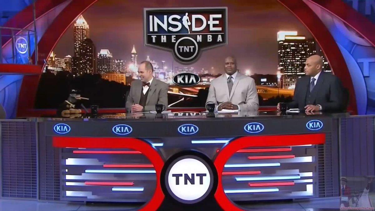 Triumph the Insult Comic Dog roasts Charles Barkley, Shaquille O'Neal, and Ernie Johnson on Inside the NBA

(Part 1) https://t.co/V8TqQBmeIc